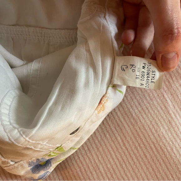 White Floral Jeans - Picture 4 of 5